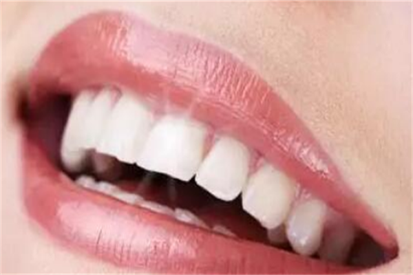 鞍山市中心医院种植牙价位是多少?牙科种植牙案例展示